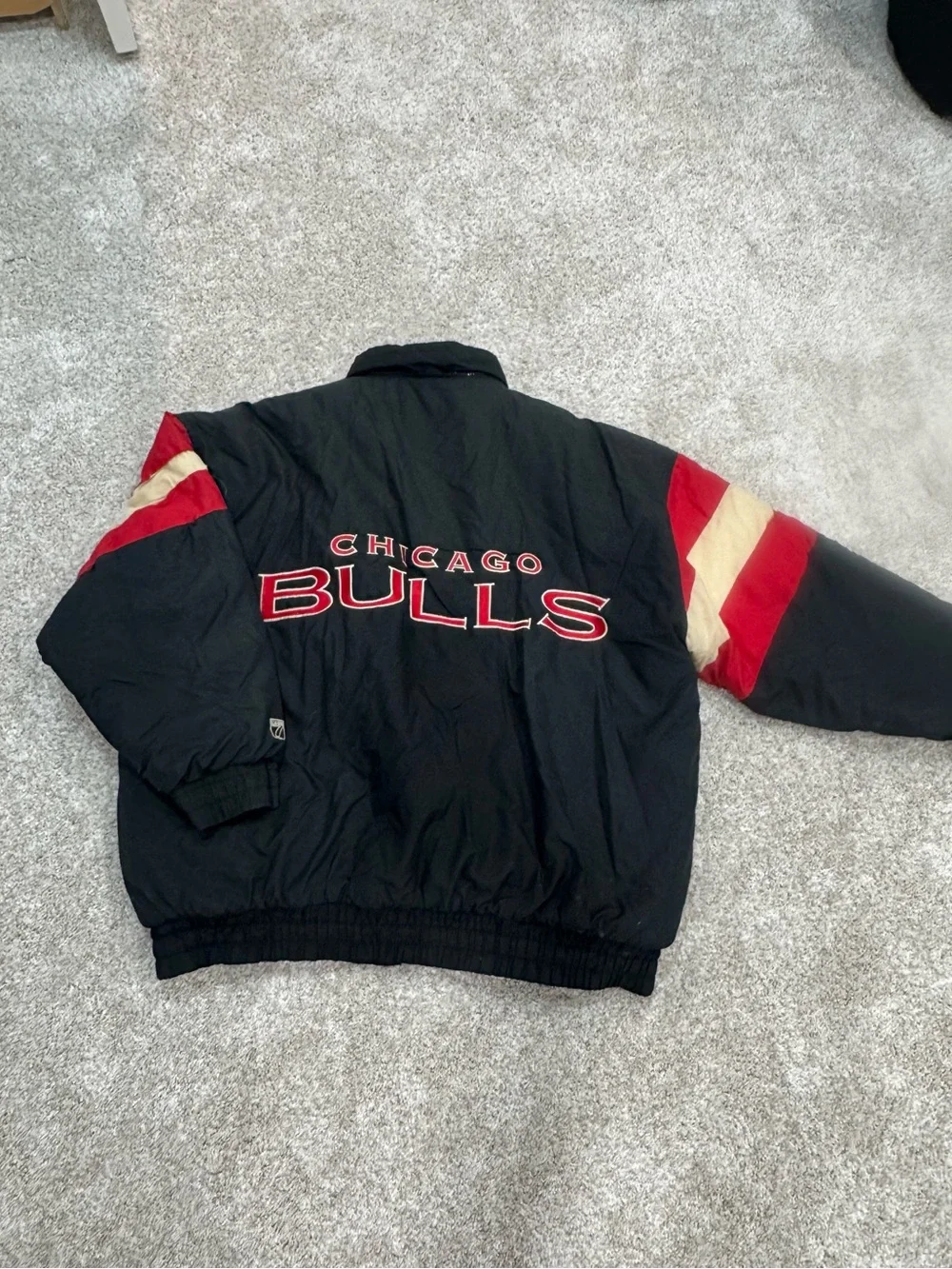 Mens' Retro Vintage 90s Chicago Bulls Black & Red Puffer Jacket